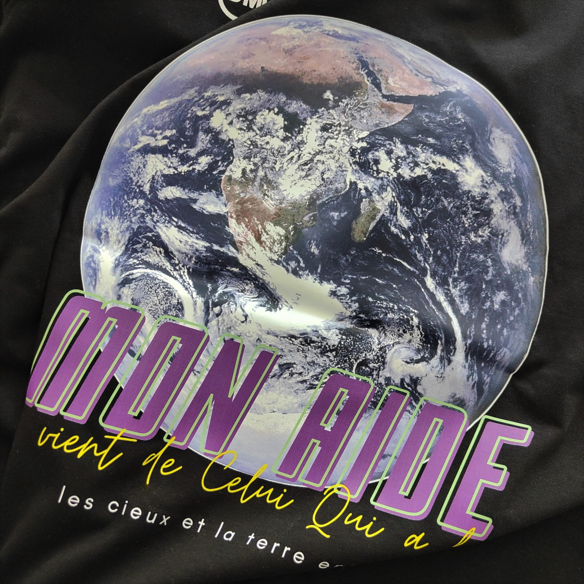 T-SHIRT CATHO DM, Mon Aide en couleur noir sur www.dmsacredesign.fr