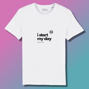 T-SHIRT CATHOLIQUE DM, I Start My Day en couleur blanc sur www.dmsacredesign.fr