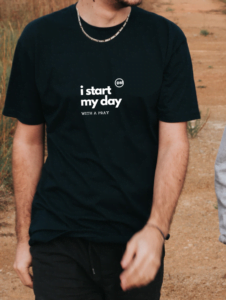 T-SHIRT CATHOLIQUE DM, I Start My Day en couleur blanc sur www.dmsacredesign.fr