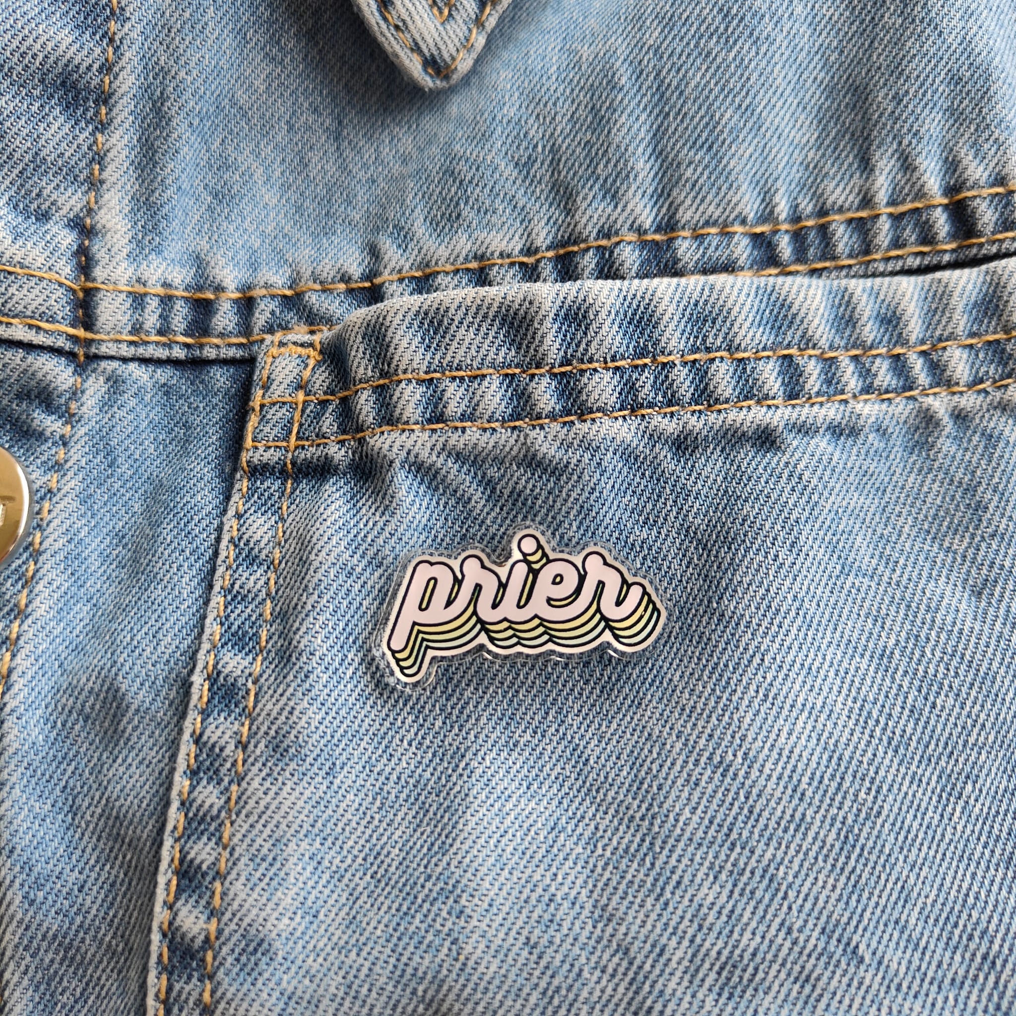 Pin's Catholique Prier sur www.dmsacredesign.fr